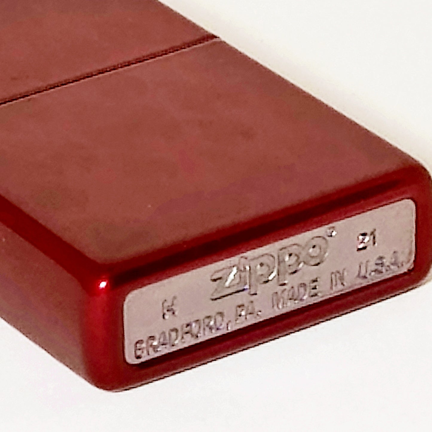 Fosforera Zippo Roja llamas -Estilo, potencia y Actitud